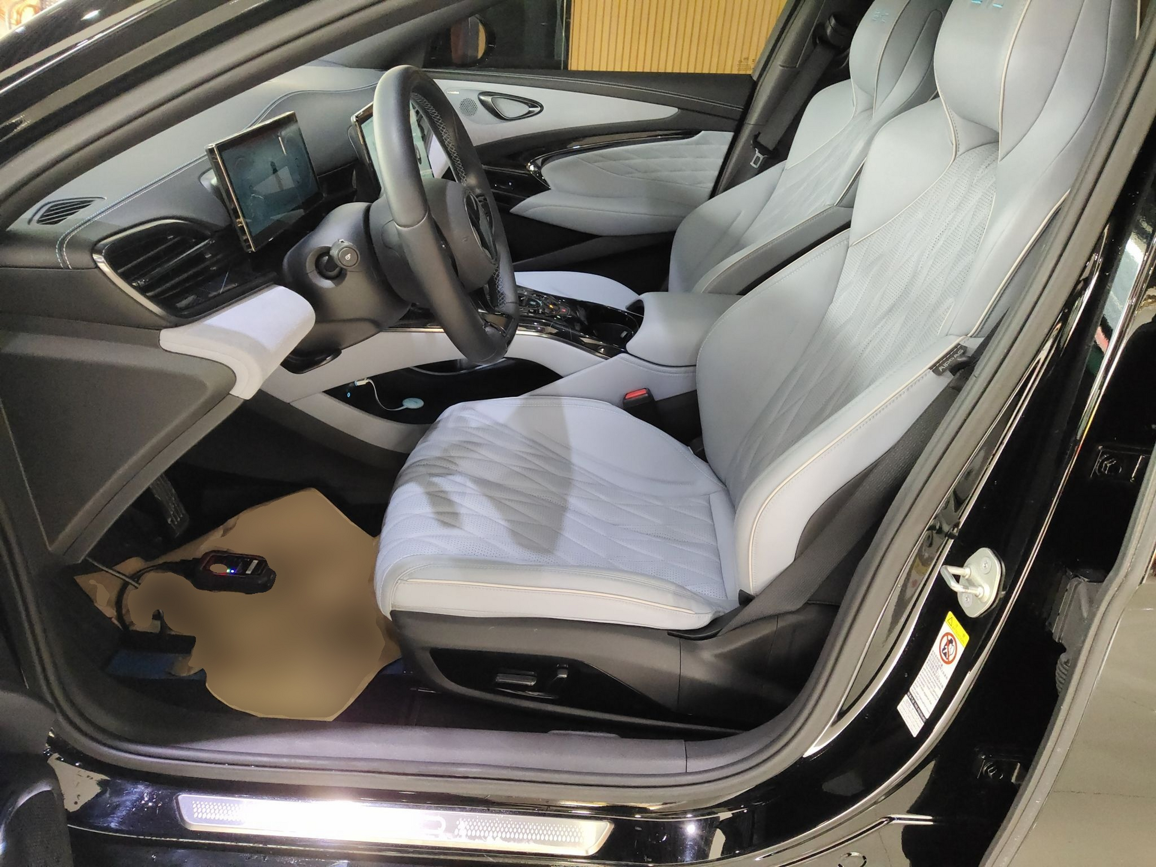 Переднее сиденье в автомобиле