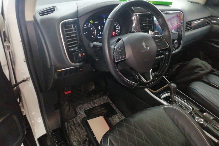 Used Mitsubishi Outlander 2020 2.4L 4x4 Zhi Xiang Edition 7-Seater