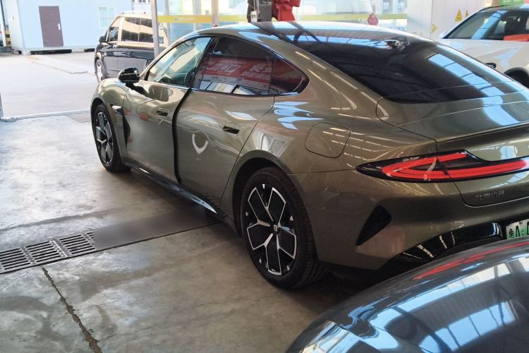 Used  SU7 2024 Rear-Drive Long-Range Intelligent Driving Version
