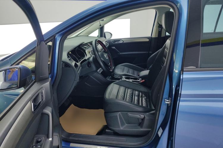 Used Volkswagen Touran 2016 Touran L 280TSI DSG Style Edition
