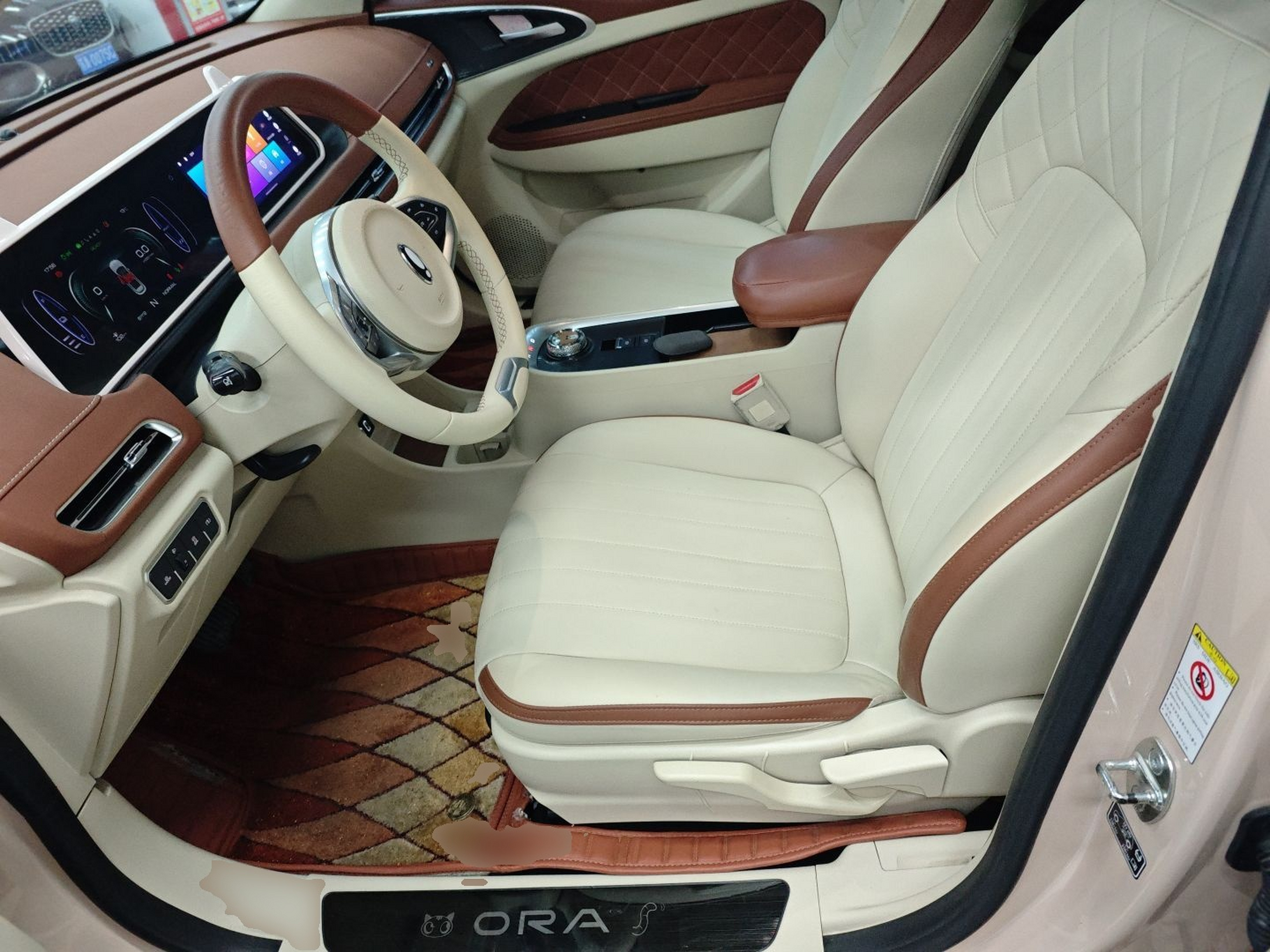 Переднее сиденье в автомобиле