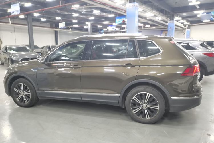 Used Volkswagen Tiguan L 2019 330TSI Automatic Two-Wheel Drive Panoramic Comfort Edition China VI Standard
