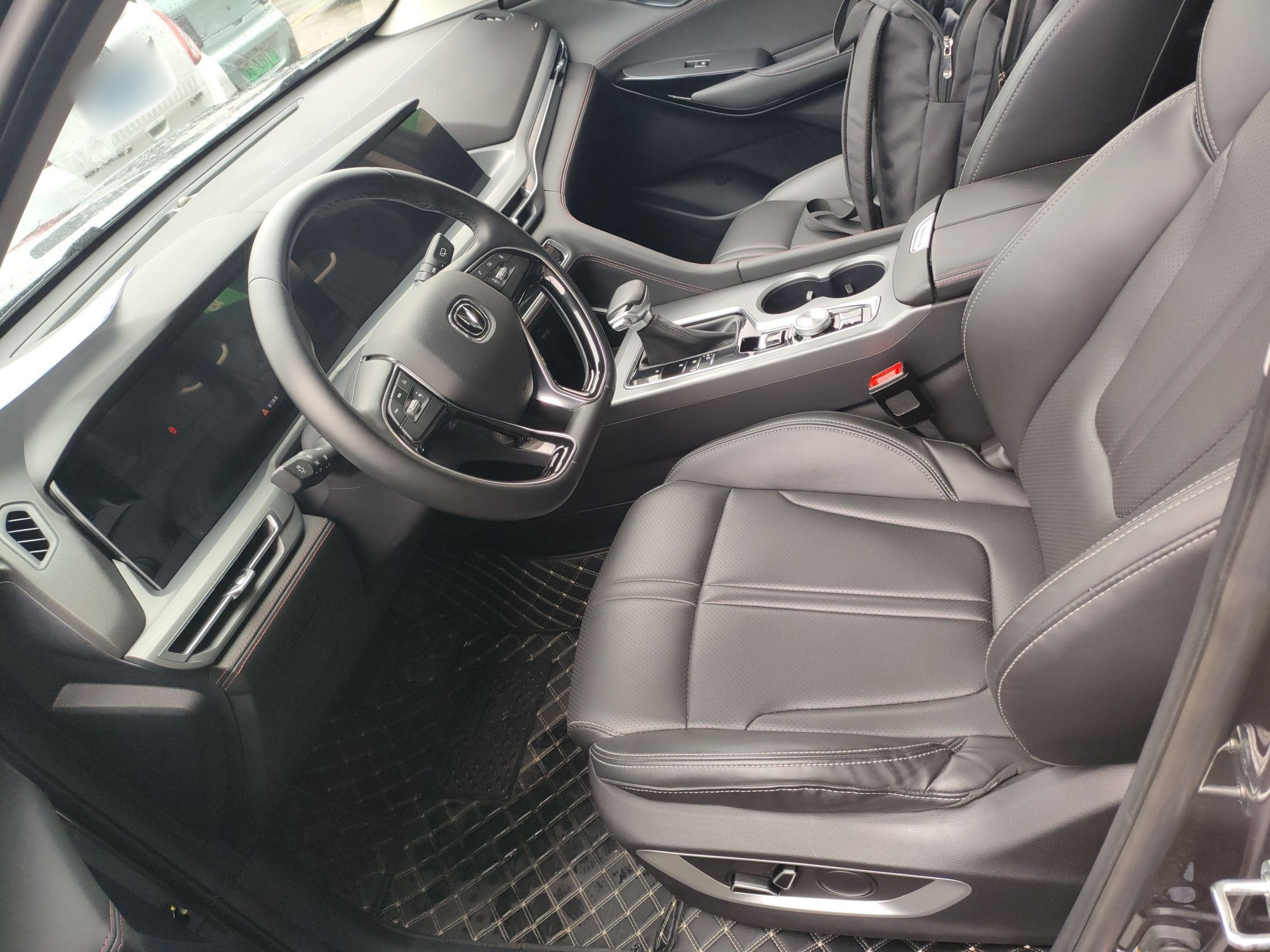 Переднее сиденье в автомобиле