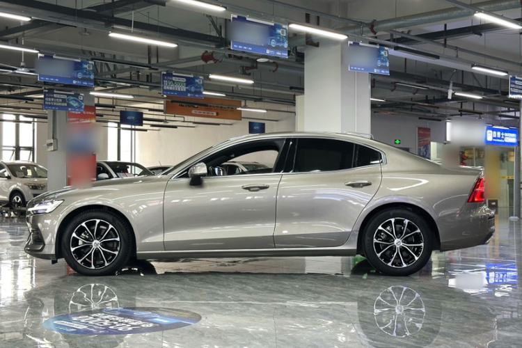 Used Volvo S60 2022 B4 Zhiyi Luxury Edition
