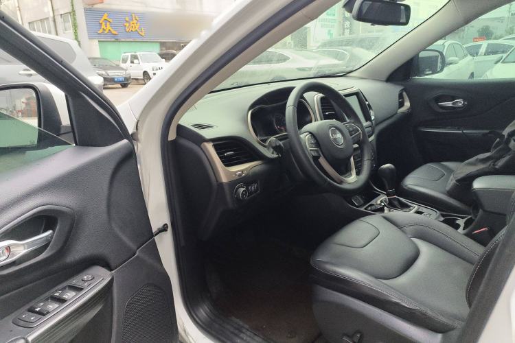 Used  Cherokee 2016 2.0L Superior Edition
