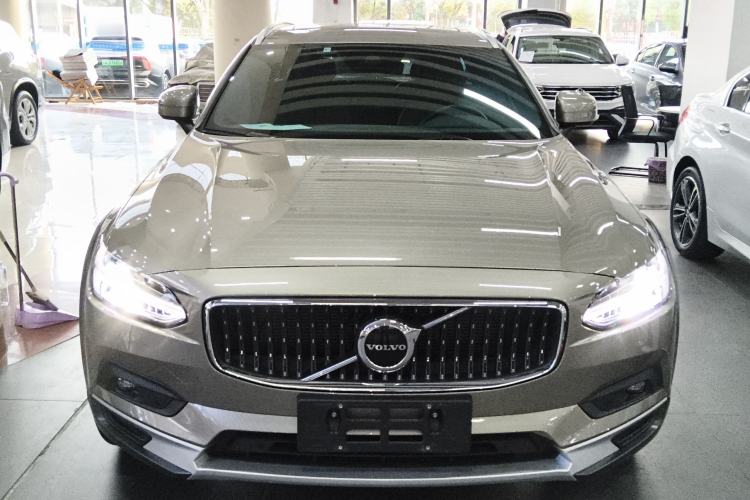 Used Volvo V90 2021 Cross Country B5 AWD Smart Range Edition
