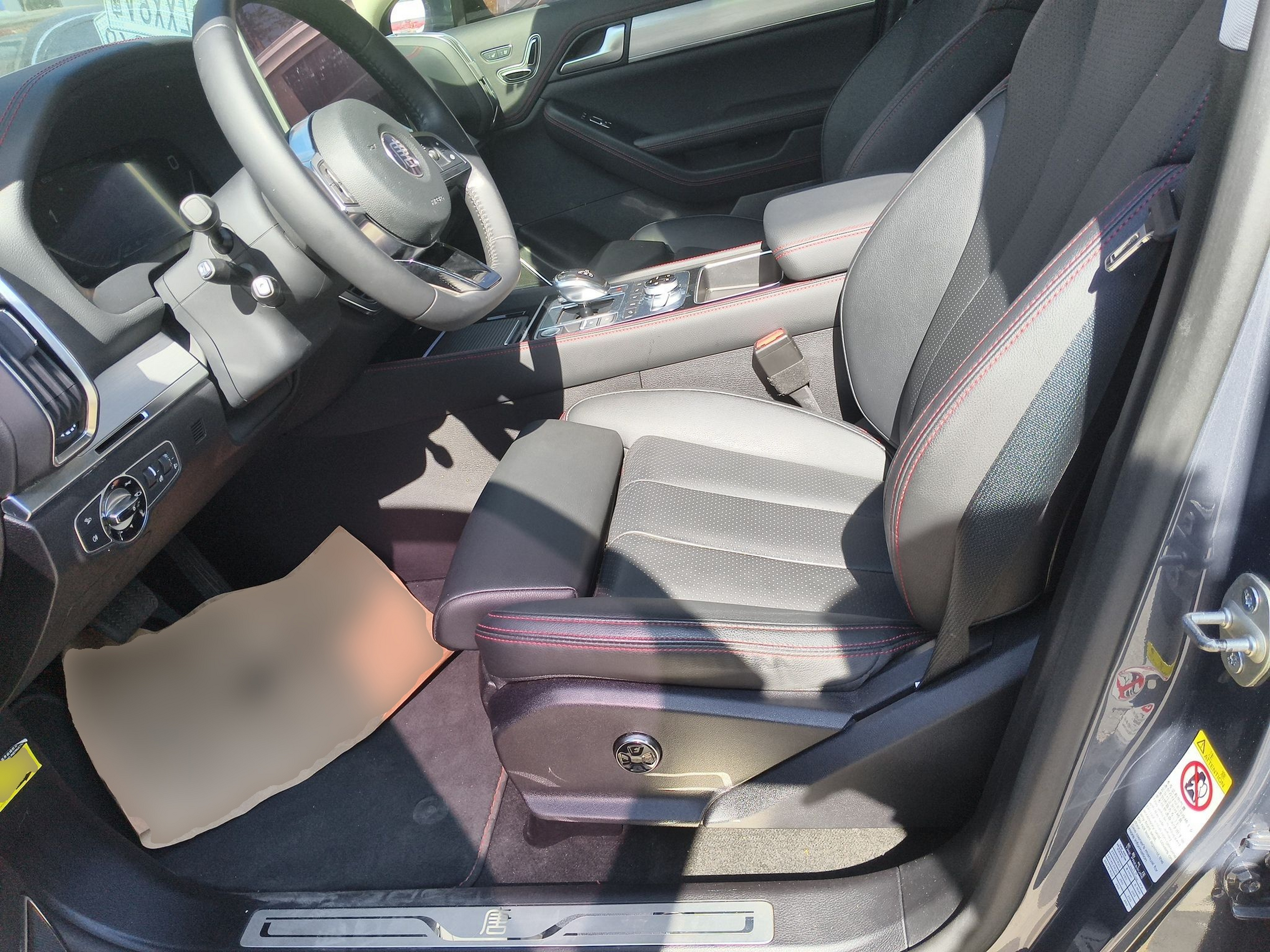 Переднее сиденье в автомобиле