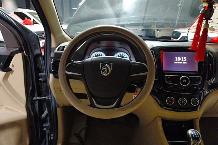 Used Baojun 730 2014 1.5L manual Comfort version 7 seats
