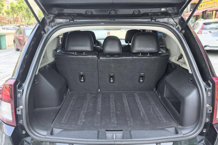 Used  Compass 2014 2.0L two-wheel drive sport version
