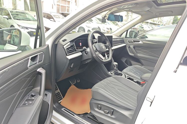 Used Volkswagen Tiguan L 2023 Restyled 330TSI Automatic Two-Wheel Drive R-Line Enhanced Comfort Version
