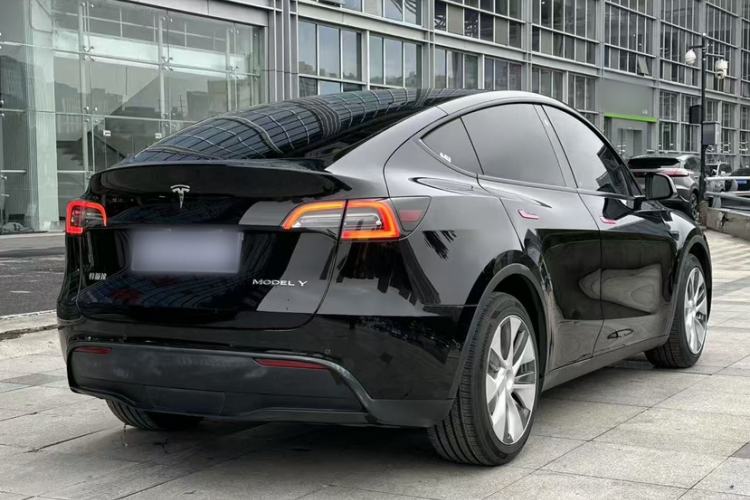 Used Tesla Model Y 2021 Long-Range All-Wheel-Drive Version 3D7