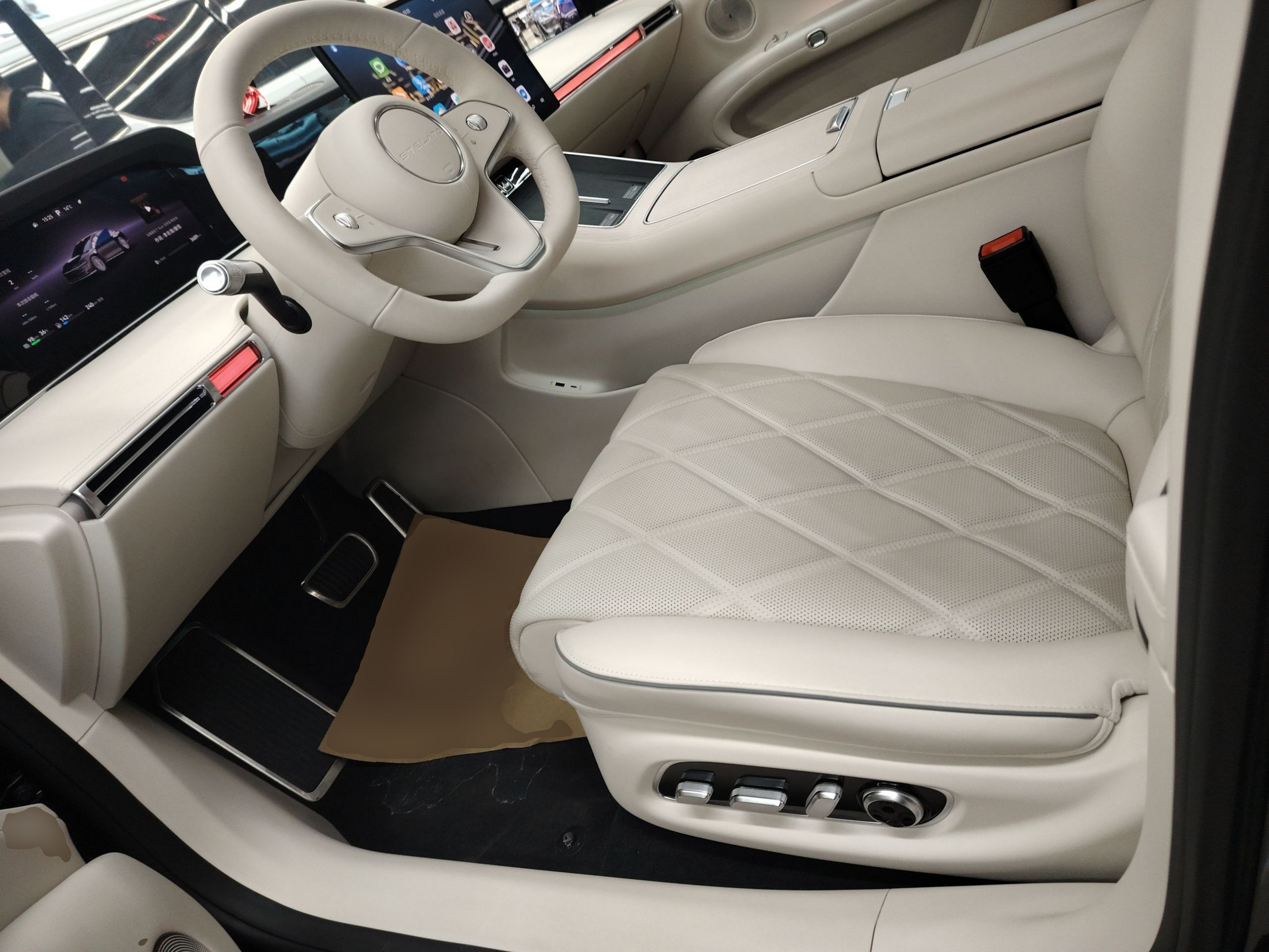 Переднее сиденье в автомобиле