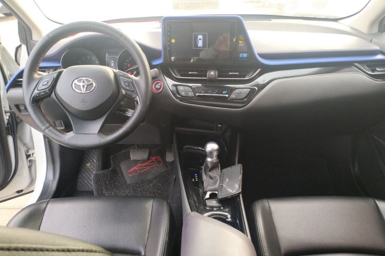 Used Toyota C-HR 2018 2.0L Leading with Sunroof China VI Standard
