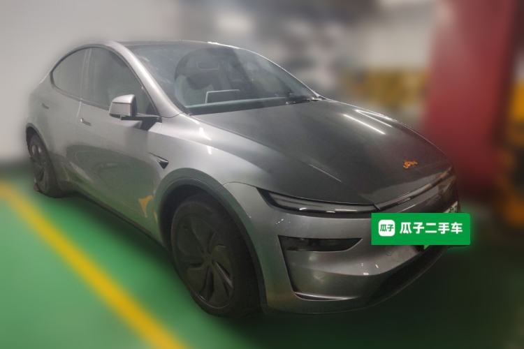 Used Tesla Model Y 2025 Long-Range All-Wheel-Drive Version