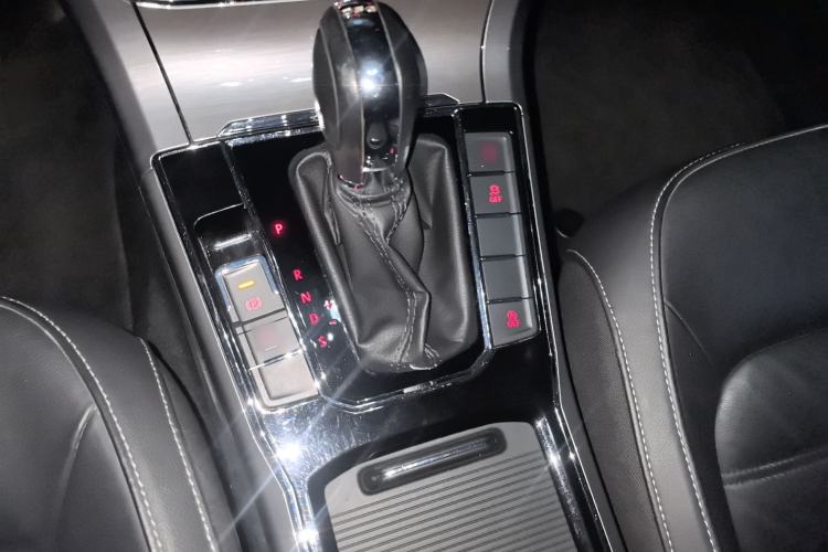 Used Volkswagen Passat 2016 330TSI DSG Luxury Edition
