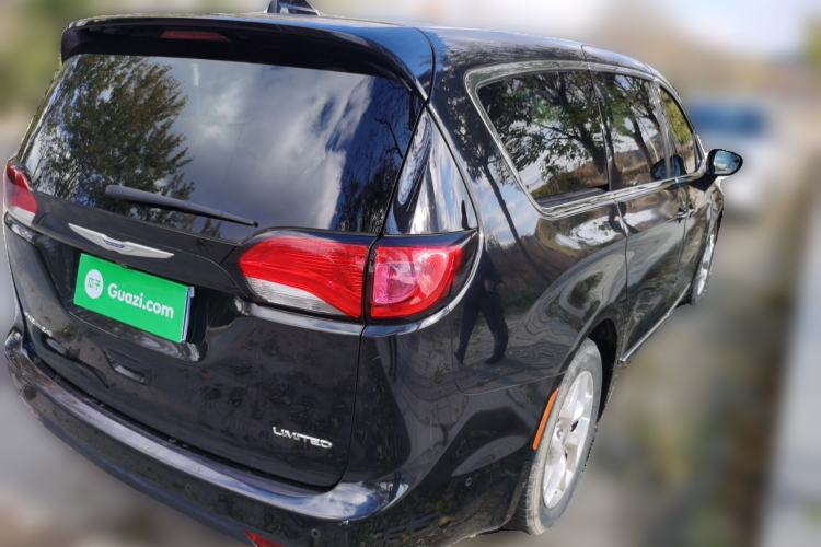 Used Chrysler Grand Voyager 2017 3.6L Premium Edition
