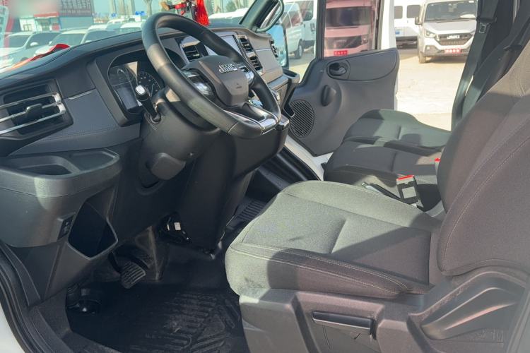 Used JMC Fushun 2023 2.0T Automatic Mid-Range Mid-Roof Commercial Multi-Purpose 7-Seater Passenger Vehicle