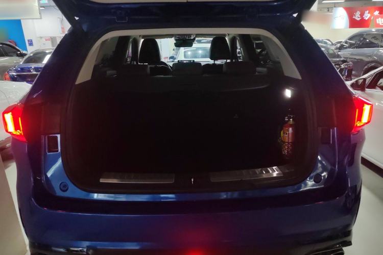 Used Wey VV6 2018 2.0T Two-Wheel-Drive Ultra-Luxury Version China V Standard
