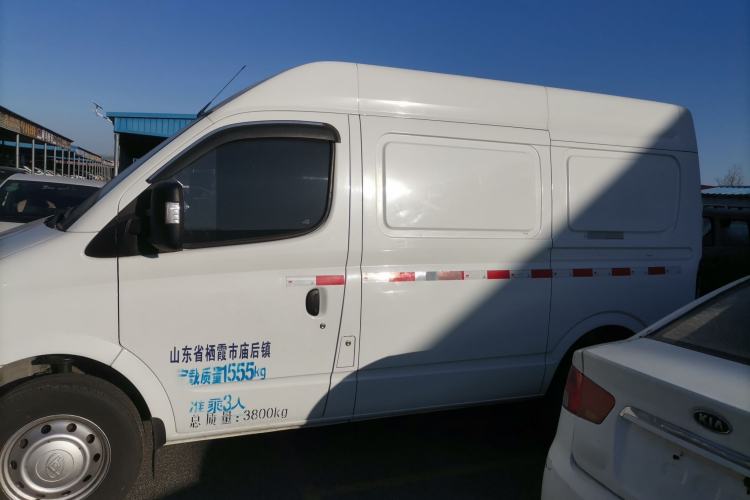 Used SAIC MAXUS Xintu V80 2021 2.0T Manual Classic City Delivery King Short Wheelbase Mid-Roof Design 3 Seats