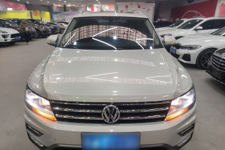 Used Volkswagen Tiguan L 2019 Revised 330TSI Automatic Two-Wheel Drive Smart & Luxury Edition China VI Standard
