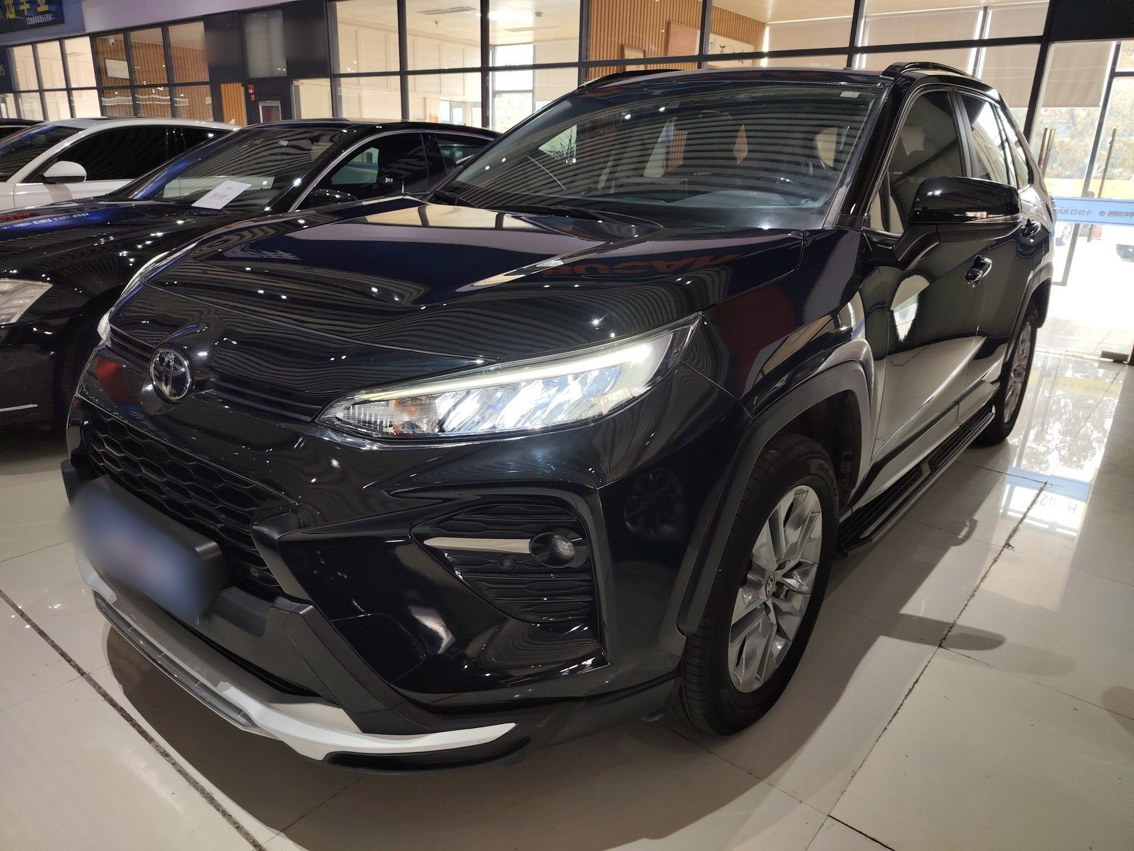 Под передней частью автомобиля