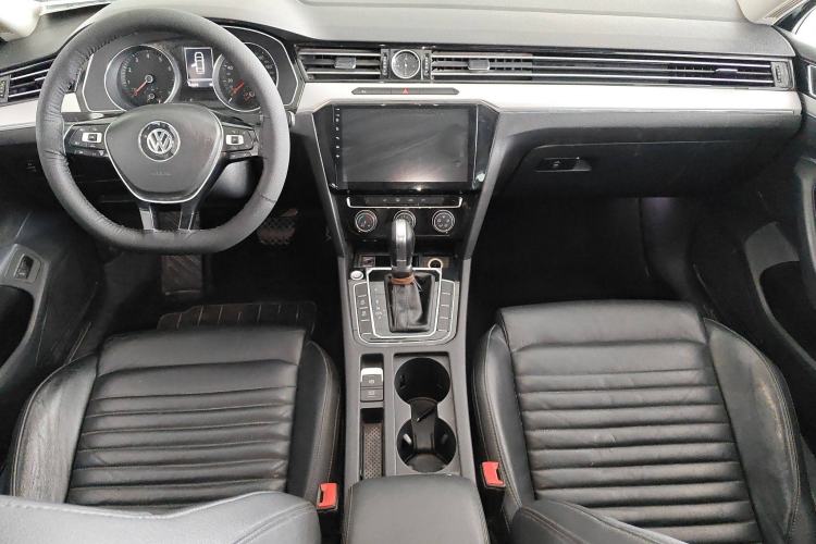 Used Volkswagen Magotan 2017 330TSI DSG Leading Model
