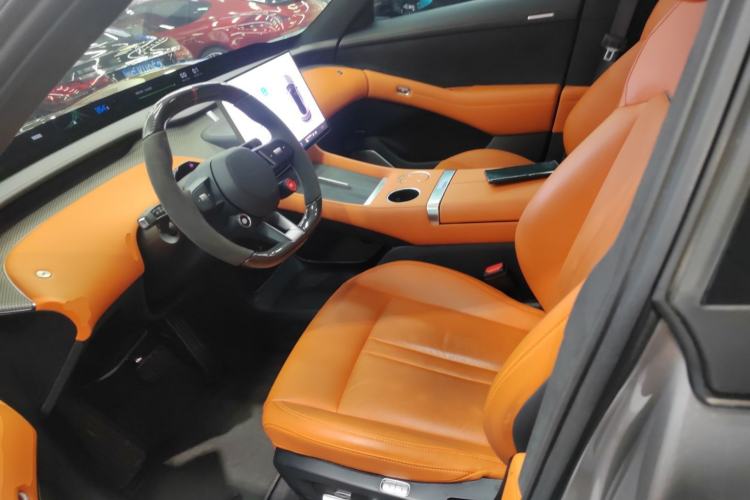 Used  YU7 2025 Ultra-Long Range High-Performance All-Wheel-Drive Max Edition
