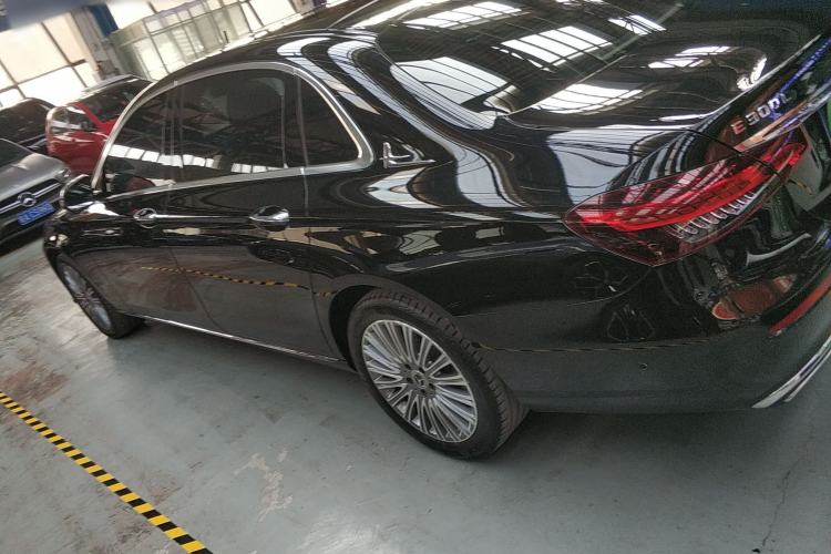 Used Mercedes-Benz E-Class 2022 Second Facelift E 300 L Fashion Edition
