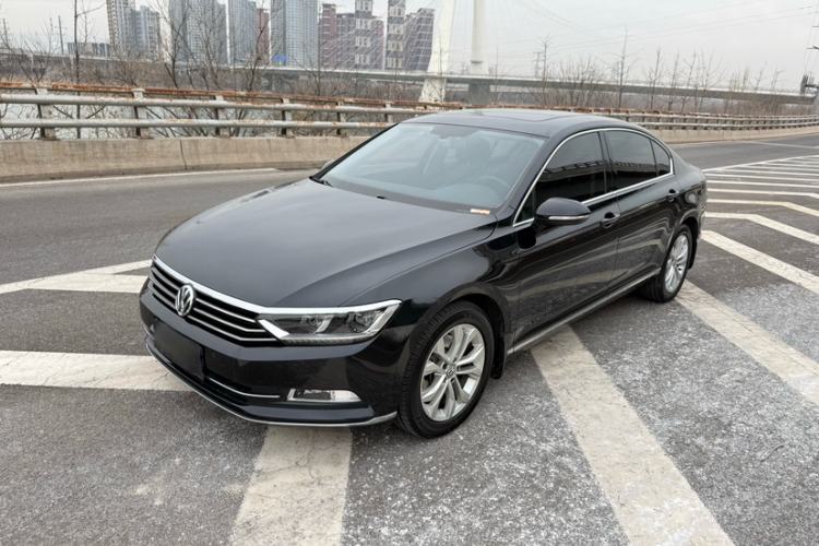 Used Volkswagen Magotan 2018 Facelift 330TSI DSG Luxury Model
