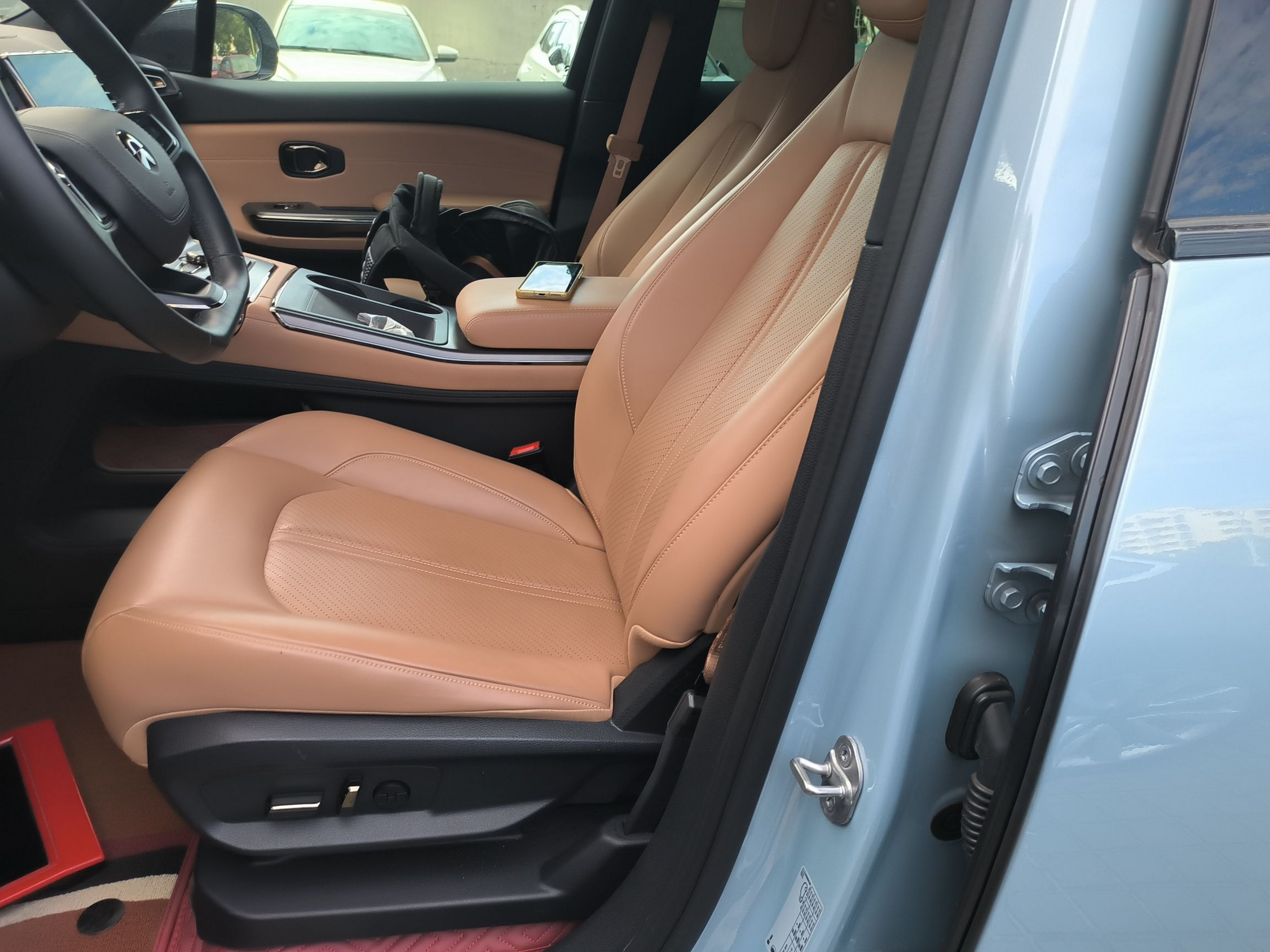 Переднее сиденье в автомобиле