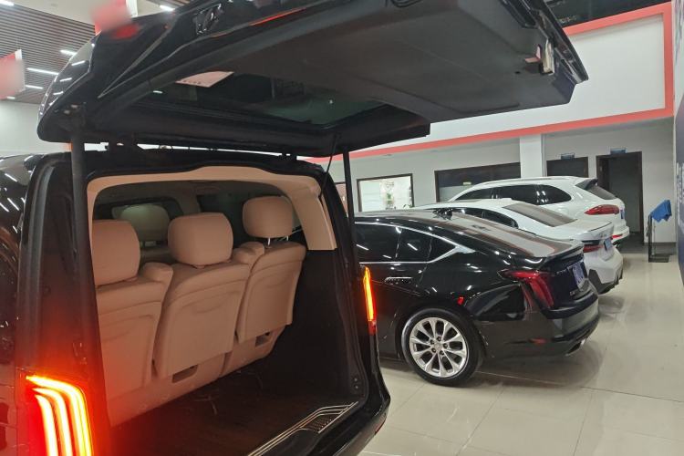 Used Mercedes-Benz V-Class 2020 V 260 Avantgarde Edition
