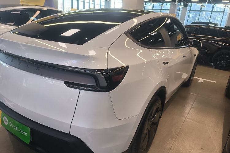 Used Tesla Model Y 2025 Rear-Wheel-Drive Version
