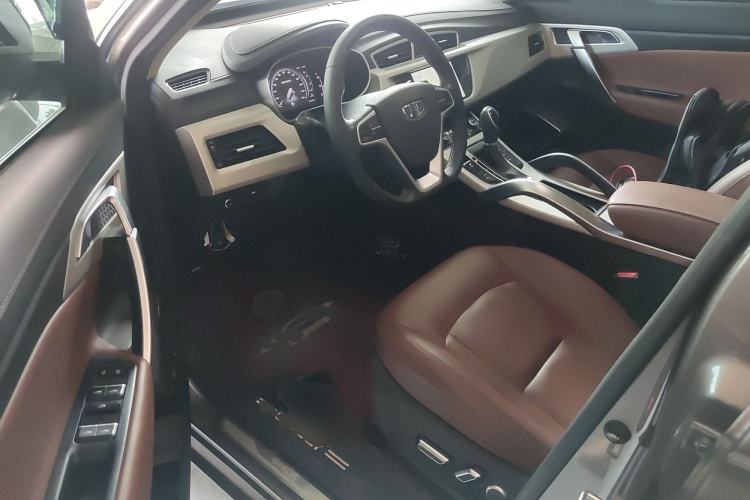 Used Geely Auto Emgrand X7 Sport 2018 1.8TD Automatic Two-Wheel Drive ZhiZun Model with 4G Connectivity
