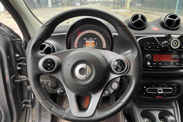 Used  forfour 2016 1.0L 52 kW Passion Edition