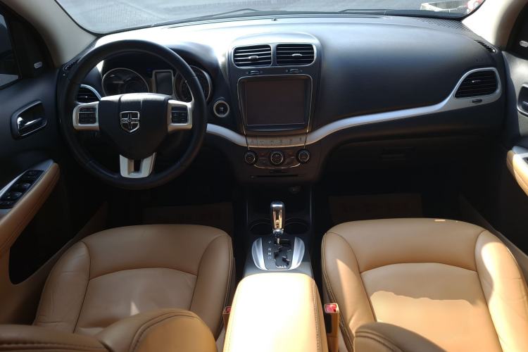 Used Dodge Journey 2013 2.4L Two-Wheel Drive Luxury Version