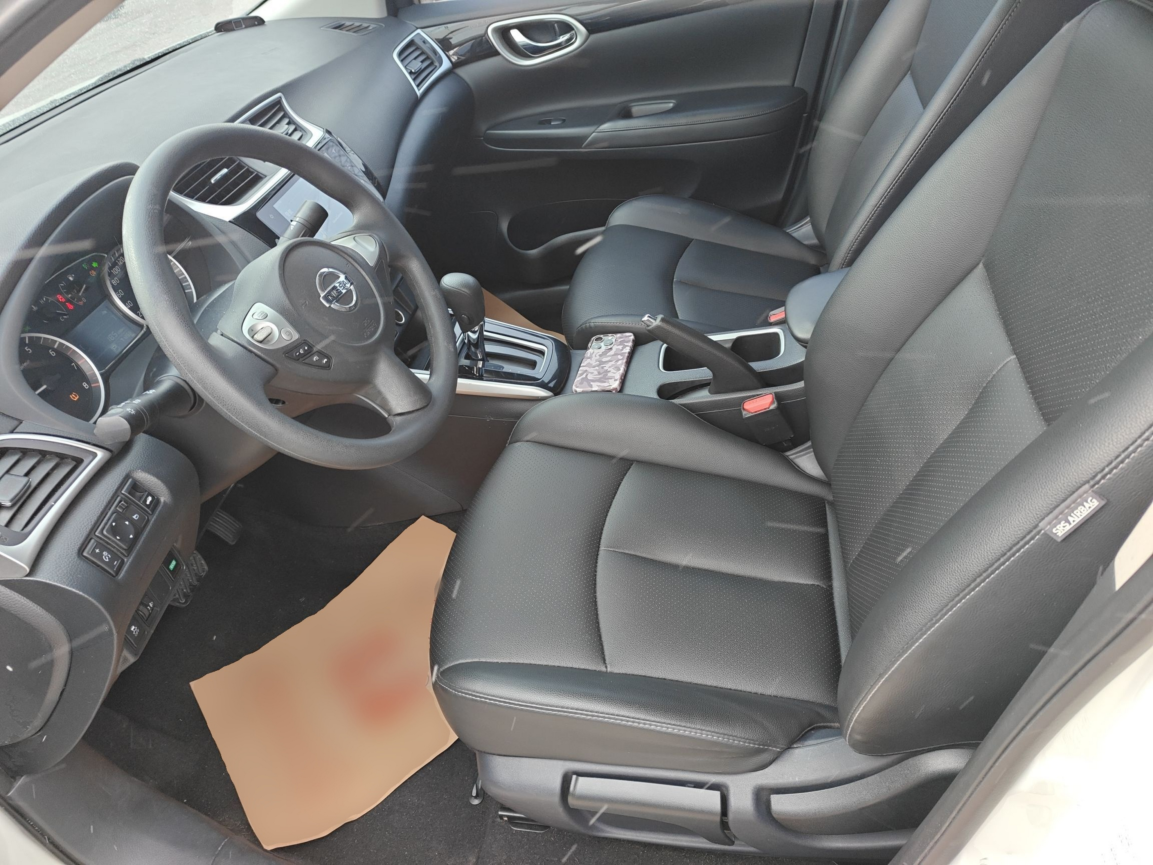 المقاعد الأمامية داخل السيارة