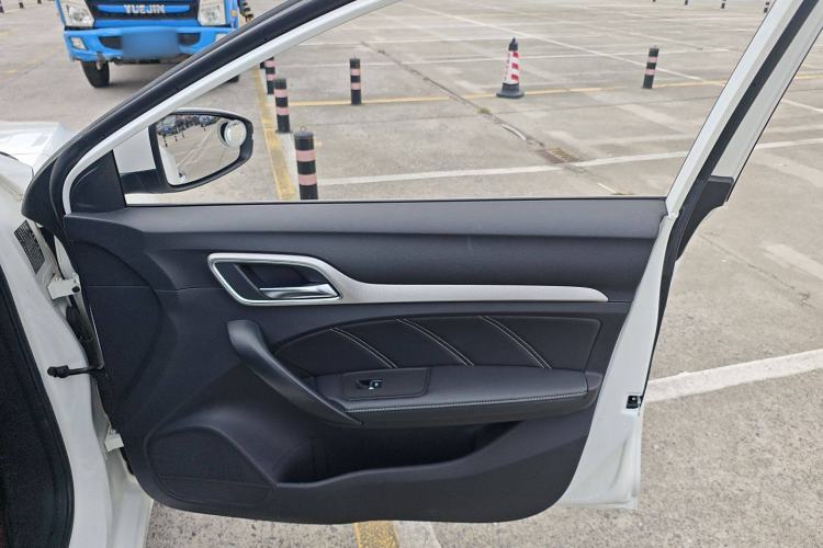 Used MG 6 2017 20T Manual Luxury Smart Connect Version China V Standard
