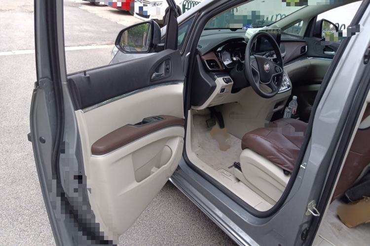 Used Buick GL8 2023 Land Executive Class Comfort Model