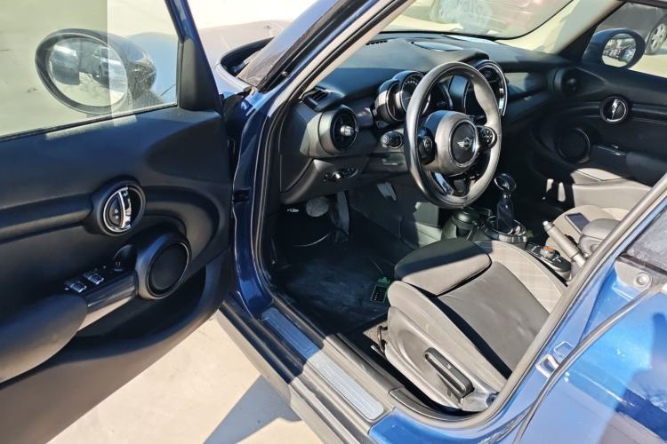 Used  MINI 2016 1.5T COOPER Five-Door Edition
