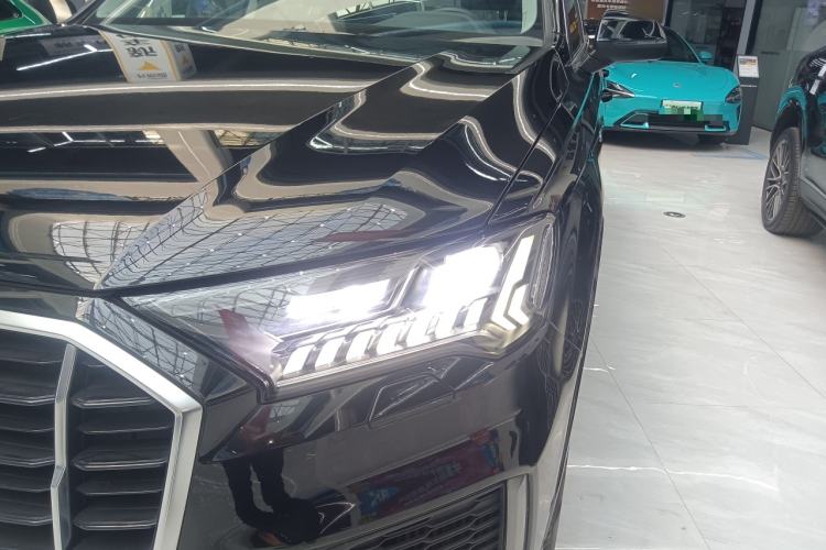 Used Audi Q7 2022 55 TFSI quattro S line Sport model
