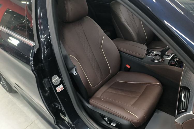 Used BMW 5 Series 2022 Second Facelift 530Li Leading Edition M Sport Package
