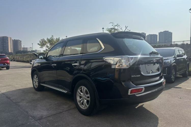 Used Mitsubishi Outlander 2014 2.0L Two-Wheel Drive Sport Value Edition 5 Seats
