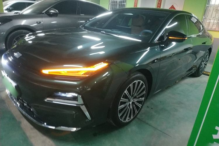 Used Geely Galaxy Galaxy 8 2025 130km EM-P Exploration Edition