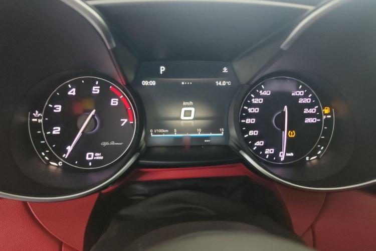 Used Alfa Romeo Giulia 2017 2.0T 200HP Luxury Edition
