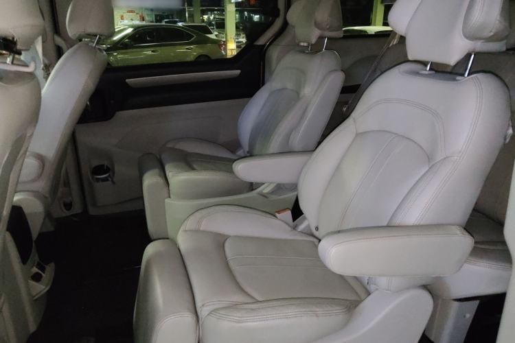 Used SAIC MAXUS G10 2014 2.0T Automatic Executive Edition
