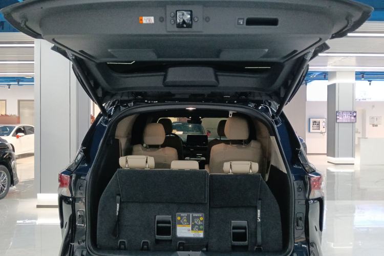 Used Toyota Granvia 2023 2.5L Hybrid Prestige PLUS Edition
