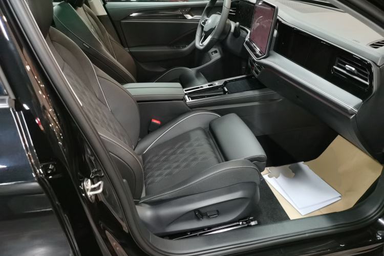 Used Volkswagen Magotan 2024 380TSI DSG Prestige Edition DaMai Package
