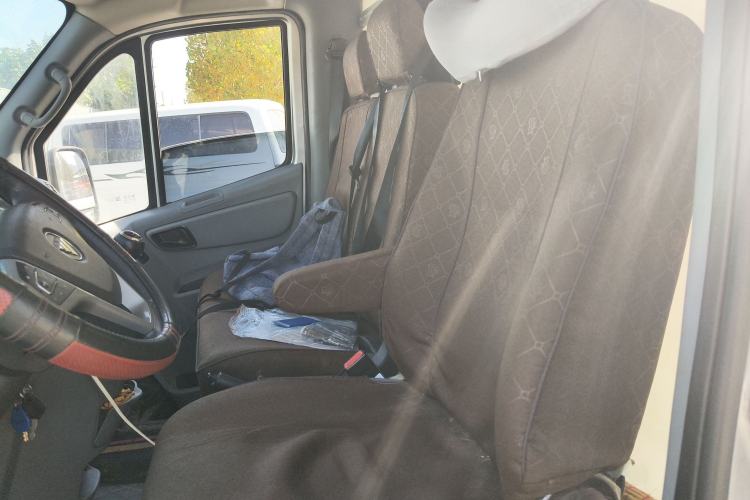 Used Foton Toano 2024 Joyear Multi-Function 2.0T Manual Long-Wheelbase Mid-Roof Model with Single Rear Tire Available in 5/6/7/9-Seater Configurations
