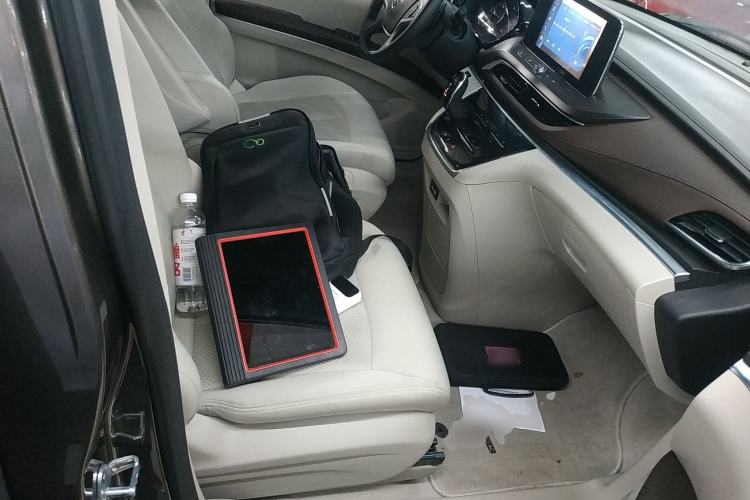 Used Buick GL8 2022 Land Cruiser Executive Class 652T Comfort Model
