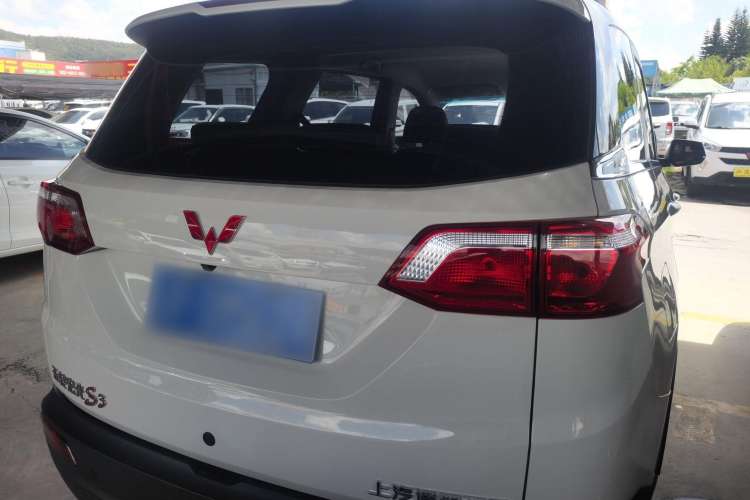 Used Wuling Hongguang S3 2018 1.5L Manual Comfort Model China V Standard
